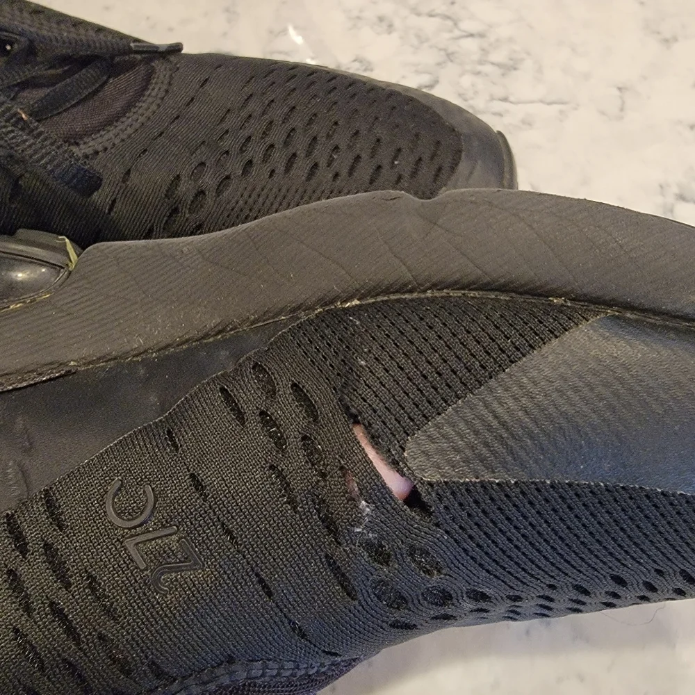 Nike Air Max 270 Mens 11.5 Triple Black Running Shoes Sneakers AH8050-005 - Picture 10 of 16